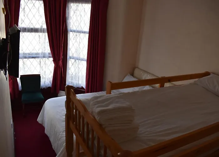 Lyndhurst Hotel